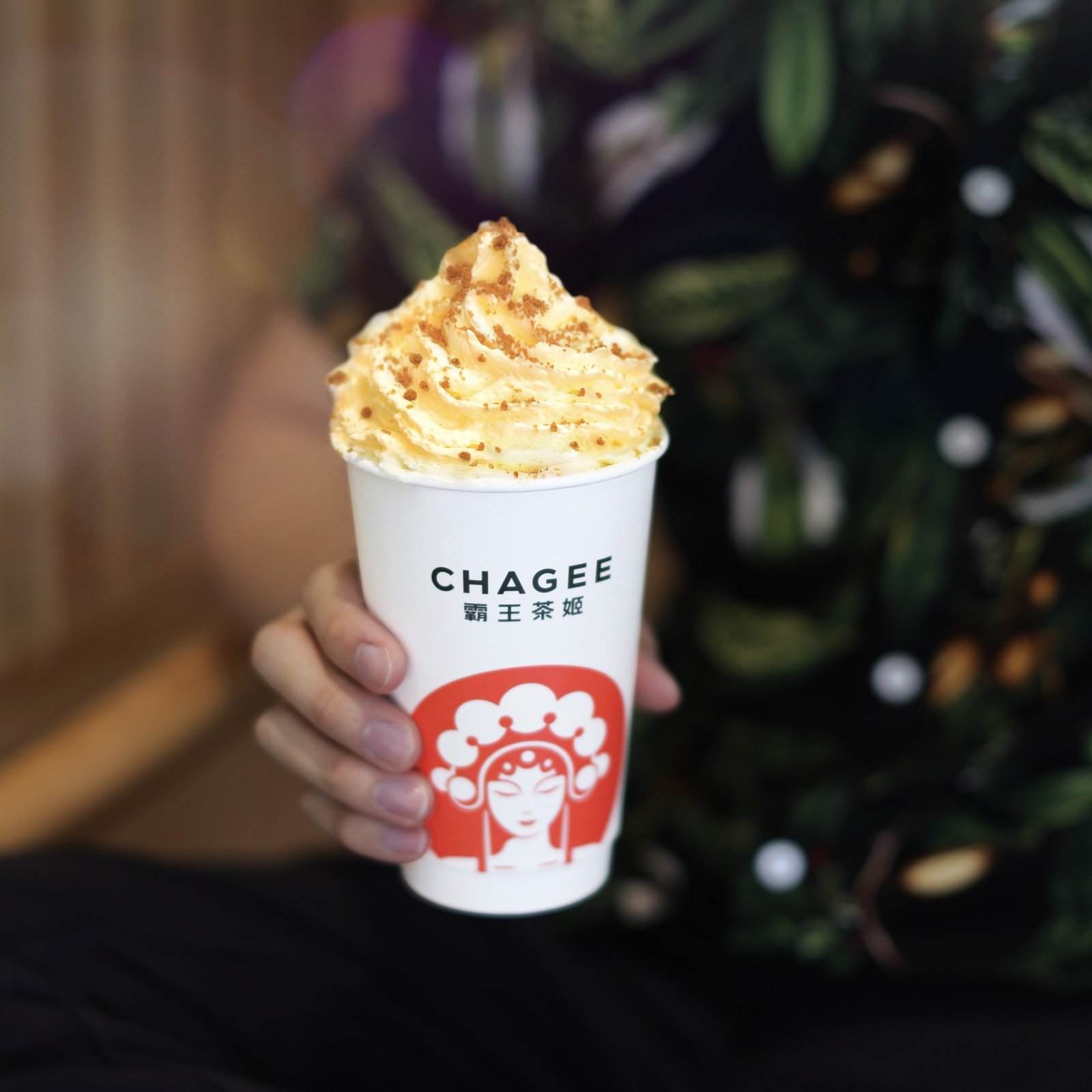 2025茶饮必试！霸王茶姬带来无法抗拒的香醇体验，喝了就让你惊叹！WOW！